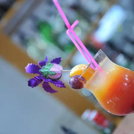 フェデラーニア ガーデンズ アヤナパ