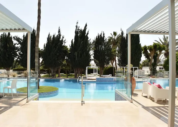 Hotel Fedrania Gardens