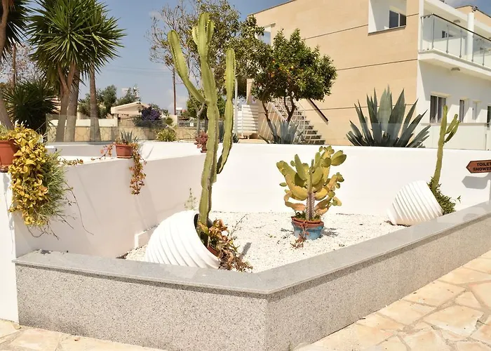 Fedrania Gardens Hotel