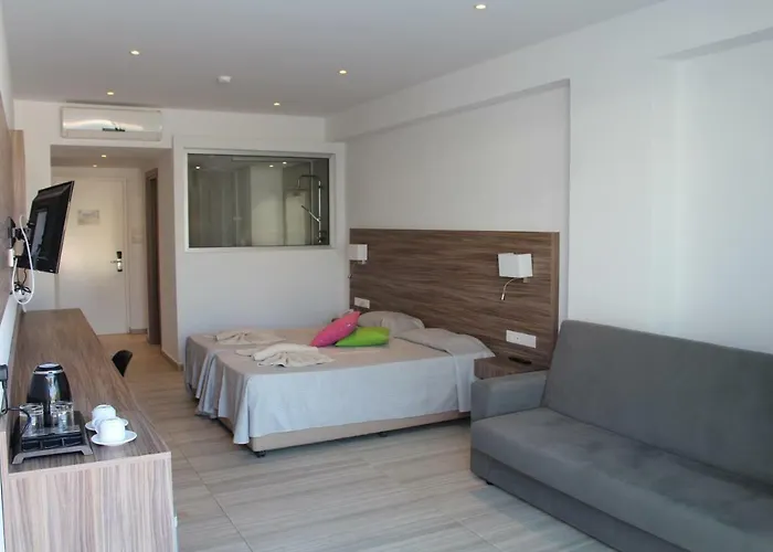 Hotel Fedrania Gardens