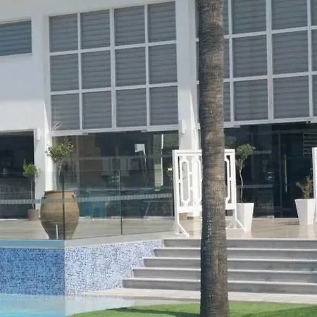 Отель Fedrania Gardens 2*