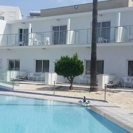 Отель Fedrania Gardens 2*