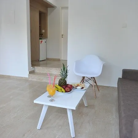 מלון Fedrania Gardens 2*