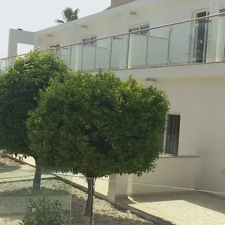 מלון Fedrania Gardens 2*