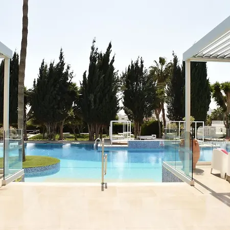 מלון Fedrania Gardens