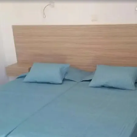 מלון Fedrania Gardens 2*