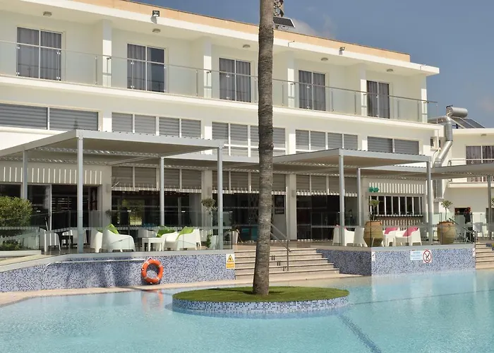 Hotel Fedrania Gardens